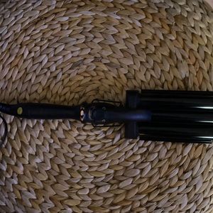 Amika “High Tide” Waver